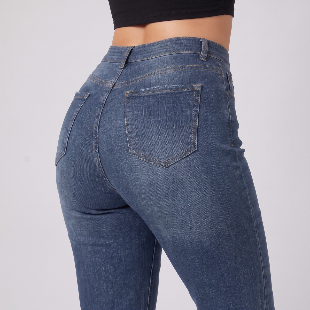 Sculpt Wide Leg BBL jean in dark blue, back close-up